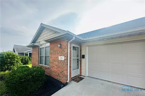 221 Chelsea Dr, Defiance, OH 43512