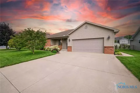 106 Redbud Dr, Swanton, OH 43558