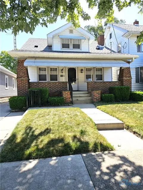 909 Woodsdale Ave, Toledo, OH 43609