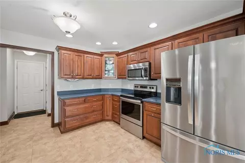1402 Whetstone Dr, Bryan, OH 43506 photo 15