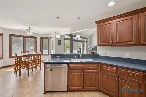1402 Whetstone Dr, Bryan, OH 43506 photo 17