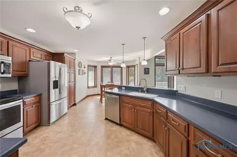 1402 Whetstone Dr, Bryan, OH 43506 photo 13