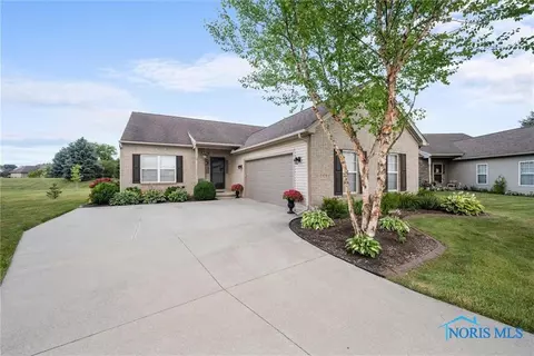 7373 Longwater Ct, Maumee, OH 43537