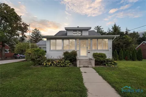 5860 Garden Park Dr, Sylvania, OH 43560