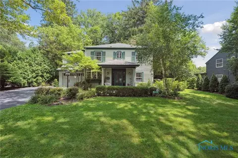 2268 Innisbrook Rd, Ottawa Hills, OH 43606