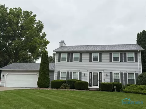 10 Meadowbrook Dr, Fremont, OH 43420