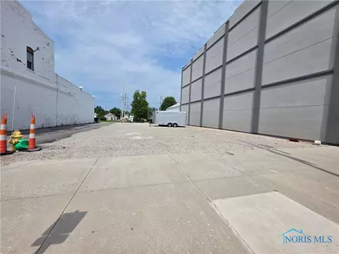 125 E Main St, Leipsic, OH 45856