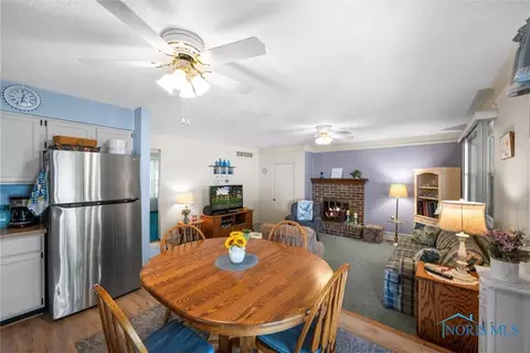 3039 Springtime Dr, Oregon, OH 43616 photo 10