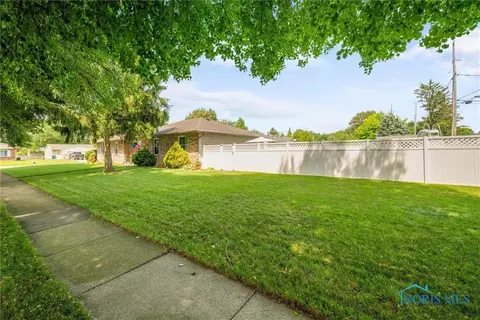 3039 Springtime Dr, Oregon, OH 43616 photo 3