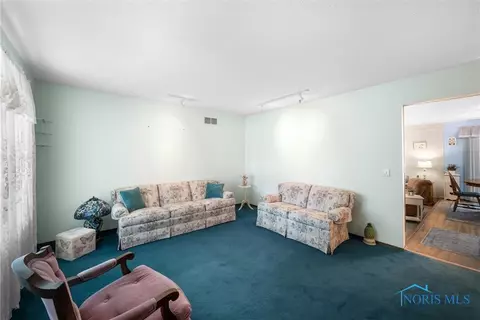 3039 Springtime Dr, Oregon, OH 43616 photo 4