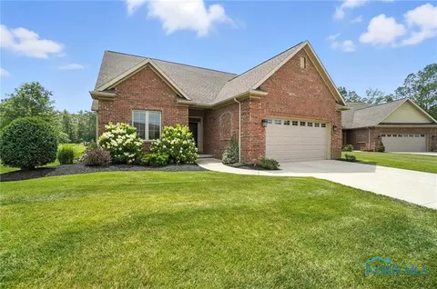 1522 Winterwood Ct, Bowling Green, OH 43402