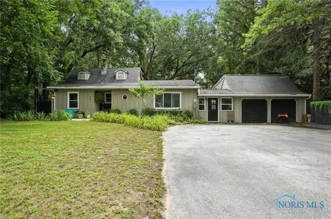 751 Sand Ridge Rd, Bowling Green, OH 43402