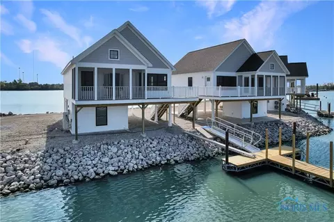 545 W Lakeshore Dr #9, Port Clinton, OH 43452