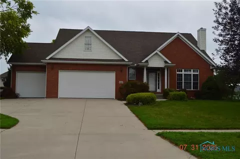 8499 Indian Lake Dr, Findlay, OH 45840