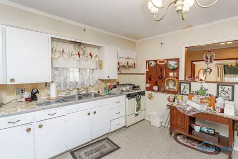 1614 Campbell St, Toledo, OH 43607 photo 11