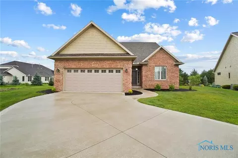 1635 Winterwood Ct, Bowling Green, OH 43402