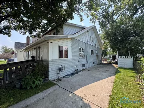 202 E Union St, Walbridge, OH 43465 photo 3