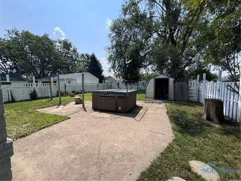 202 E Union St, Walbridge, OH 43465 photo 17