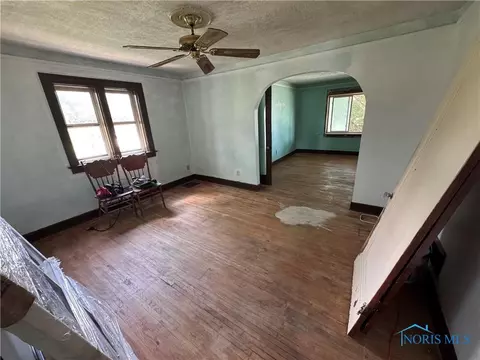 202 E Union St, Walbridge, OH 43465 photo 7
