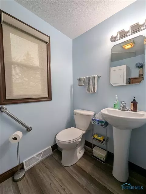 215 Lakeview Dr, Bryan, OH 43506 photo 28