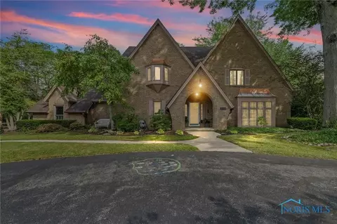 2720 Derby Rd, Ottawa Hills, OH 43615