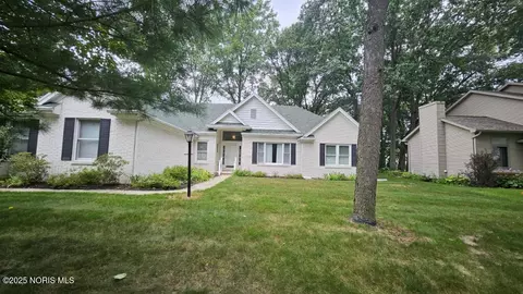 7238 Lilac Ct, Holland, OH 43528