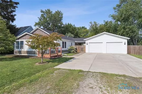 2033 Blanche Dr, Oregon, OH 43616