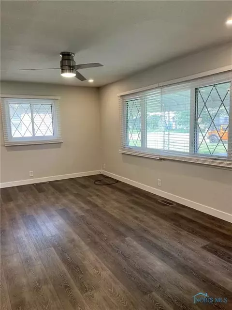 4459 Thackeray Rd, Maumee, OH 43537 photo 5