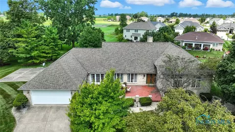 629 Hickory Ct, Bowling Green, OH 43402