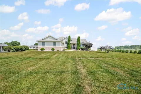 5949 N Genoa Clay Center Rd, Curtice, OH 43412