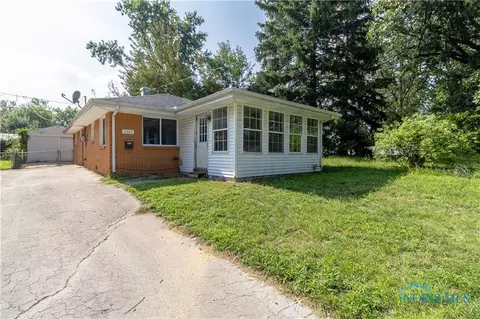 5351 Cowan St, Toledo, OH 43613