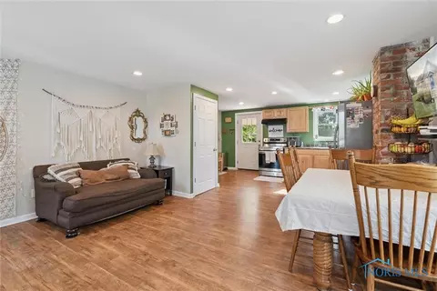 206 N Adrian St, Lyons, OH 43533 photo 6