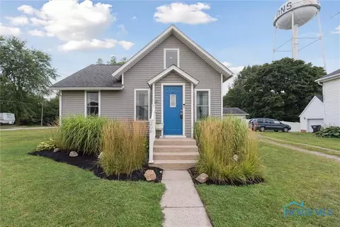 206 N Adrian St, Lyons, OH 43533