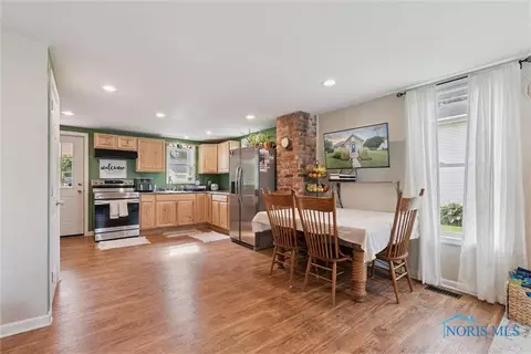 206 N Adrian St, Lyons, OH 43533 photo 8