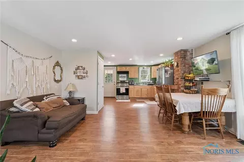 206 N Adrian St, Lyons, OH 43533 photo 5