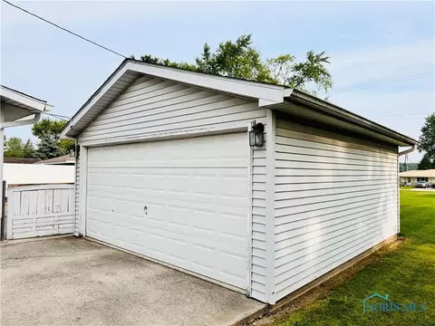 304 W Indiana St, Edon, OH 43518 photo 2