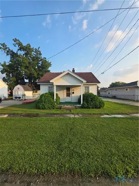 112 Guy St, Walbridge, OH 43465