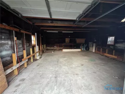 112 Guy St, Walbridge, OH 43465 photo 3