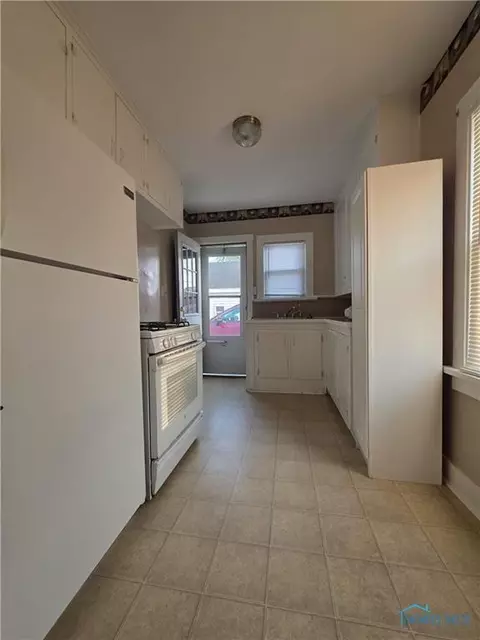 112 Guy St, Walbridge, OH 43465 photo 8