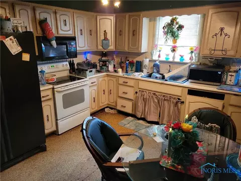 508 N Johnson St, Ada, OH 45810 photo 3