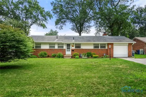 2904 Emmick Dr, Toledo, OH 43606