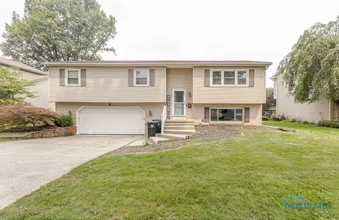 3147 Hazelton Dr, Oregon, OH 43616