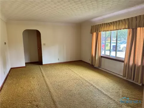 324 E North St, Deshler, OH 43516 photo 3