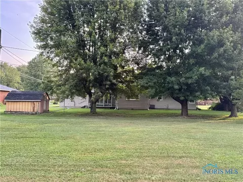 324 E North St, Deshler, OH 43516 photo 2