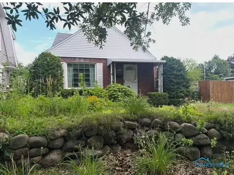 2414 Georgetown Ave, Toledo, OH 43613