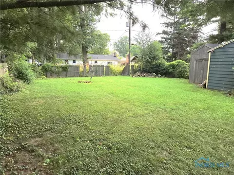 Exterior - 4501 Thackeray Rd, Maumee, OH 43537 photo 5 of 5