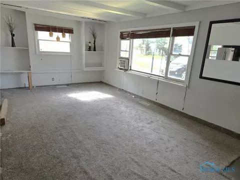 Living - 4501 Thackeray Rd, Maumee, OH 43537 photo 1 of 1