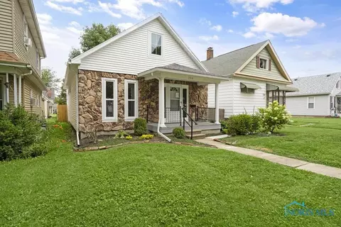 238 Elm St, Rossford, OH 43460