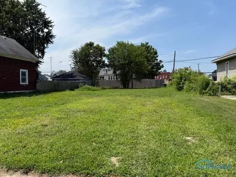 132 Walnut St, Rossford, OH 43460