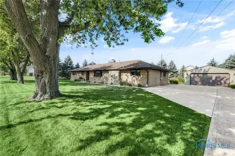 1028 Avery Dr, Bowling Green, OH 43402